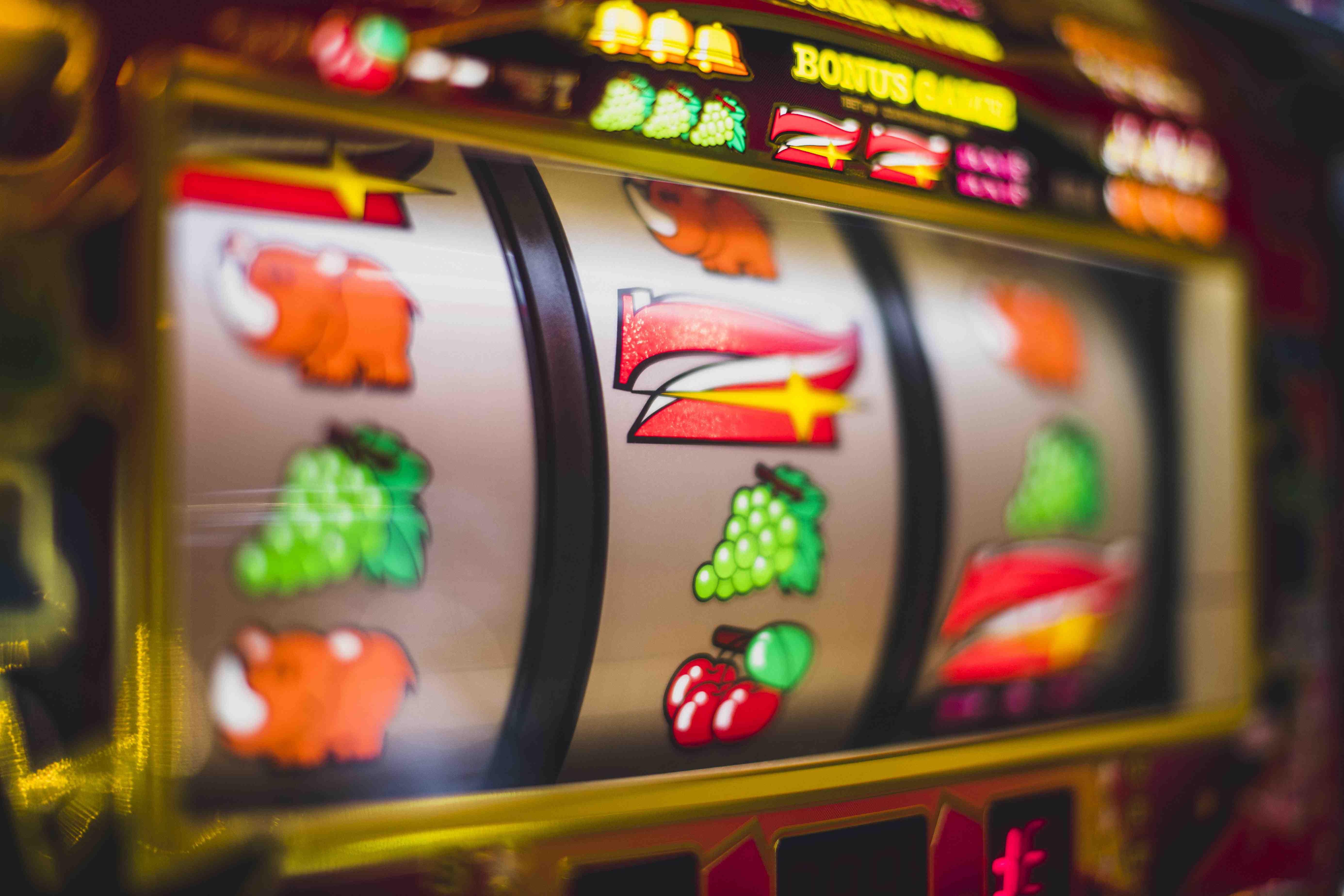 Người chơi Việt Nam trải nghiệm game bắn cá trực tuyến trên điện thoại tại kwin